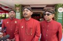 Bupati Ngawi Ony Anwar Harsono Memberikan Keterangan Kepada Wartawan.  