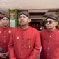 Bupati Ngawi Ony Anwar Harsono Memberikan Keterangan Kepada Wartawan.  