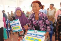 Lansia Penerima Program Bansos Bunda Kasih. 