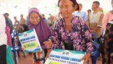Lansia Penerima Program Bansos Bunda Kasih. 