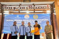 Tim yang diketuai Mohammad Sofyan menyerahkan tujuh jenis peralatan produksi konten untuk meningkatkan daya saing produk lokal.