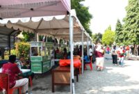 Stand Makanan Dalam Program Merdeka Sarapan Pemkab Magetan Di Timur Alun-alun Magetan. 
