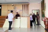 Salah satu pejabat Sekretariat Dewan (Sekwan ) DPRD Ponorogo saat menjalani pemeriksaan di Seksi Pidsus Kejaksaan Ponorogo. 