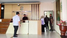 Salah satu pejabat Sekretariat Dewan (Sekwan ) DPRD Ponorogo saat menjalani pemeriksaan di Seksi Pidsus Kejaksaan Ponorogo. 