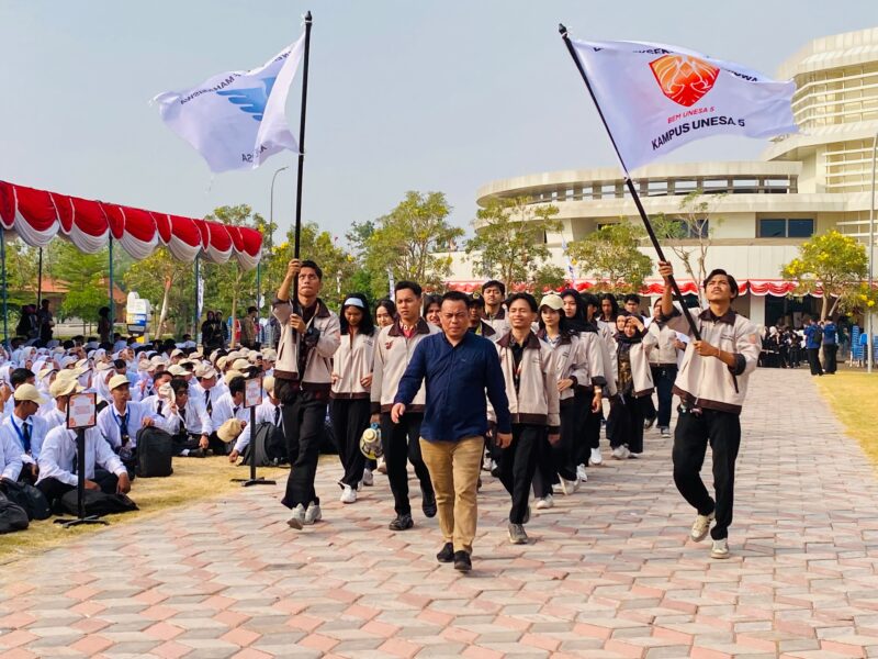 Parade ORMAWA dan UKM UNESA 5 Magetan.