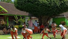 Perayaan HUT RI di SD Negeri 1 Magetan. 
