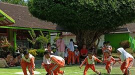 Perayaan HUT RI di SD Negeri 1 Magetan. 
