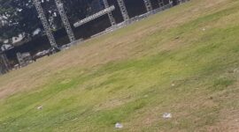 Kondisi rumput Stadion Betoro Katong yang disebut rusak lantaran layu pasca konser Jos Jis Fest. 