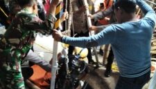 Proses Evakuasi Jenasah Korban dari dalam sumur.