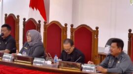 Pompinan DPRD Ponorogo saat memimpin paripurna dengan agenda menyampaikan hasil reses masa sidang ketiga 2025-2026. 