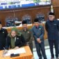 Ketua DPRD Magetan Menandatangani Nota Kesepakatan Rancangan Perubahan KUA dan PPAS TA 2026 disaksikan para Wakil Ketua Dewan dan Wakil Bupati Magetan. 
