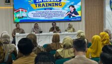 Plt Direktur RSDH Ponorogo Dr Made Jaren saat membuka In House Training pelatihan bahasa isyarat dasar yang di gelar di auditorium lantai 4 ruang Tulip RSDH.