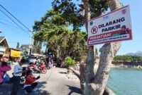 Sejumlah Kendaraan Masih Terlihat Di Kawasan Dilarang Parkir. 