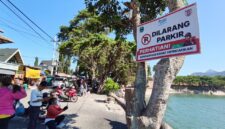 Sejumlah Kendaraan Masih Terlihat Di Kawasan Dilarang Parkir.