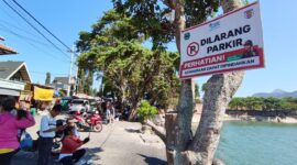 Sejumlah Kendaraan Masih Terlihat Di Kawasan Dilarang Parkir. 