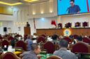 Juru bicara Fraksi Golkar Ayatullah Ayatulloh Ali Syari'ati saat membacakan PU Fraksinya di rapat Paripurna DPRD Ponorogo. 