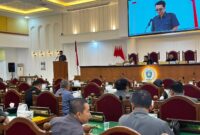 Juru bicara Fraksi Golkar Ayatullah Ayatulloh Ali Syari'ati saat membacakan PU Fraksinya di rapat Paripurna DPRD Ponorogo. 