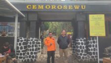 Pintu Gerbang Pendalian Gunung Lawu Via Cemoro sewu. 
