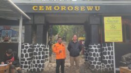 Pintu Gerbang Pendalian Gunung Lawu Via Cemoro sewu. 
