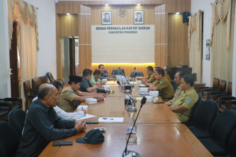Komisi A DPRD Ponorogo saat melakukan rapat dengar pendapat bersama BKPSDM. 