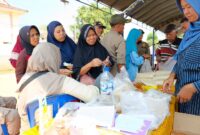 Aktifitas Jual beli Sembako. 