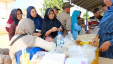 Aktifitas Jual beli Sembako. 