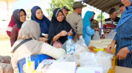 Aktifitas Jual beli Sembako. 