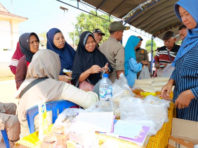 Aktifitas Jual beli Sembako. 