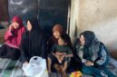 Plt Bupati Ponorogo Lisdyarita saat mengunjungi 4 yatim piatu anak almarhumah Lu’luatun Nikmah di Desa Banggel Kecamatan Slahung. 