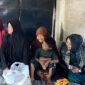 Plt Bupati Ponorogo Lisdyarita saat mengunjungi 4 yatim piatu anak almarhumah Lu’luatun Nikmah di Desa Banggel Kecamatan Slahung. 