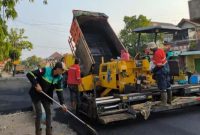 Perbaikan jalan di Ponorogo juga di sokong dana DBHCHT. 