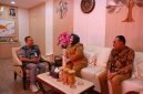 Plt Bupati Ponorogo Lisdyarita dan Plt Kepala DLH Ponorogo Sapto Djatmiko ditemui oleh Doni Sri Putra, Direktur Penggunaan Kawasan Hutan Kementerian Kehutanan RI. 
